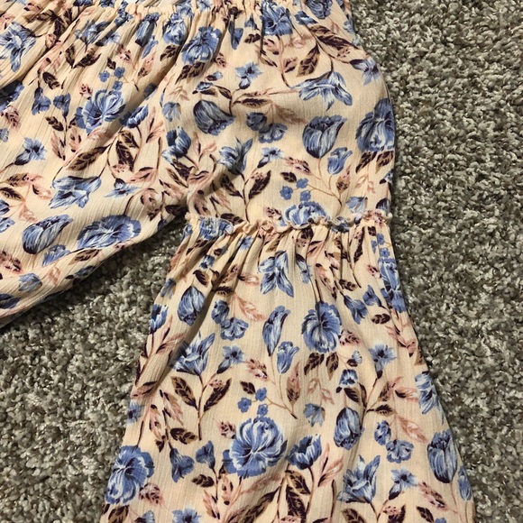 Forever 21 floral crop top. - Picture 2 of 2